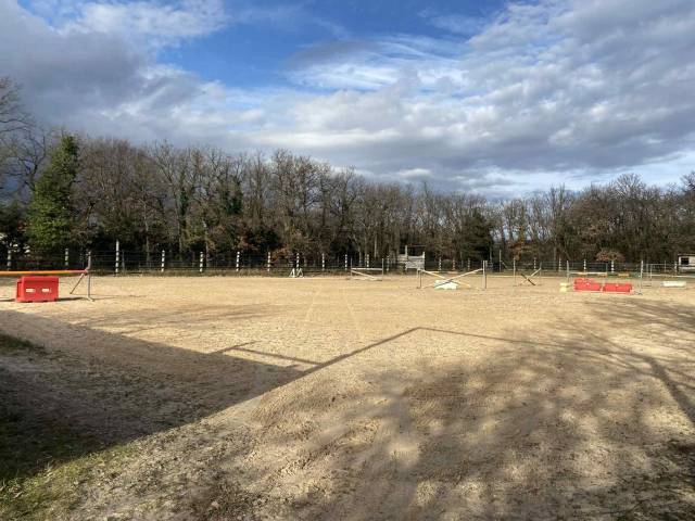 Pensions dans écurie proche de montélimar 