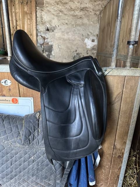 Selle de dressage Devoucoux