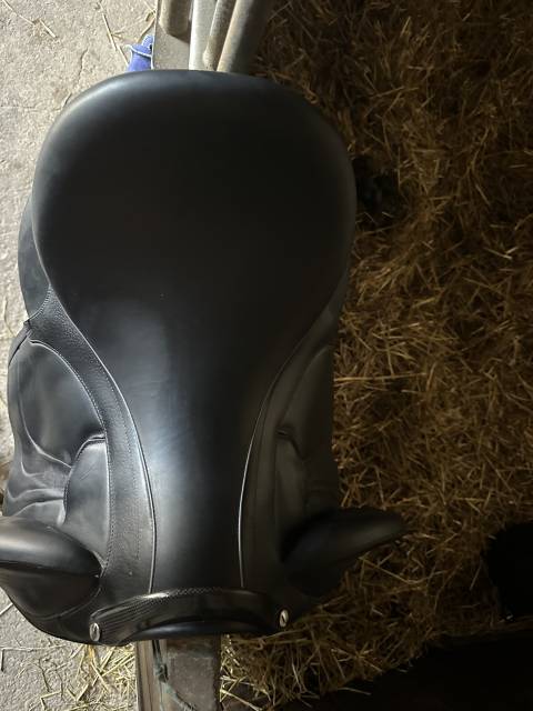 Selle de dressage Devoucoux