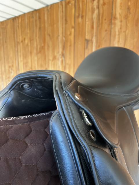 Vends selle de dressage marque EQUIPE