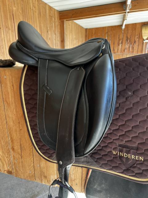 Vends selle de dressage marque EQUIPE