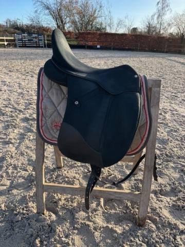 &Agrave; vendre: Selle de dressage Wintec Isabelle Werth 17,5"