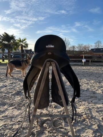 &Agrave; vendre: Selle de dressage Wintec Isabelle Werth 17,5"