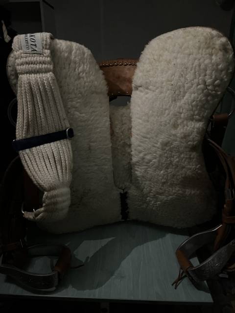 Selle western maron lakota