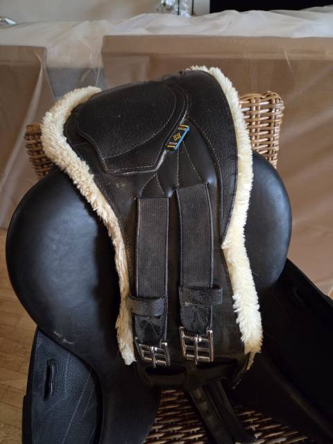 Selle Dressage DEVOUCOUX MAKILA S 17.5