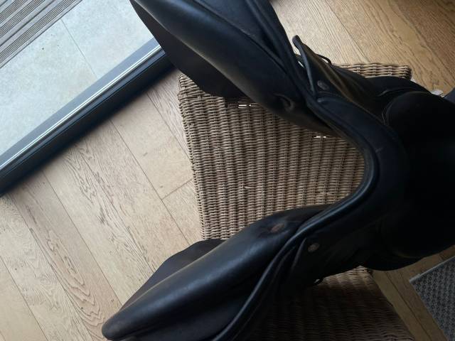 SELLE FORESTIER MODELE SEOUL 17 POUCES