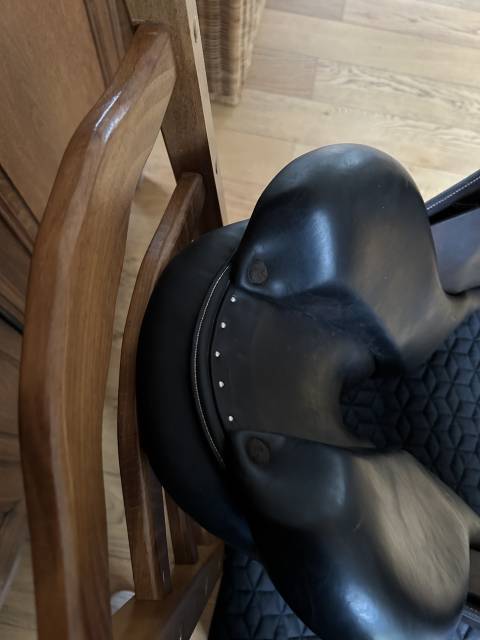 SELLE FORESTIER MODELE SEOUL 17 POUCES