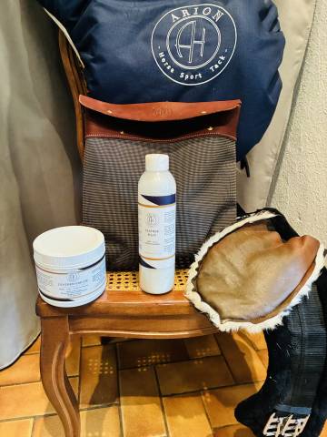 Selle Arion Dressage taille 17&rdquo; full cuir SWAROVSKI 