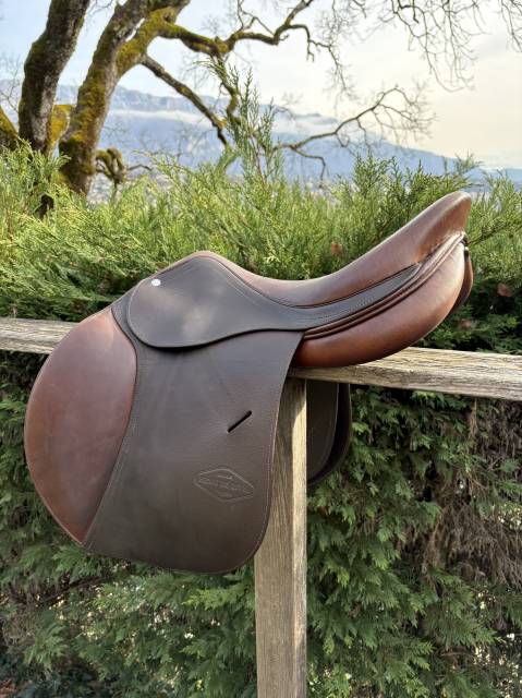 Selle Henri de Rivel 17,5 pouces, si&egrave;ge semi creux