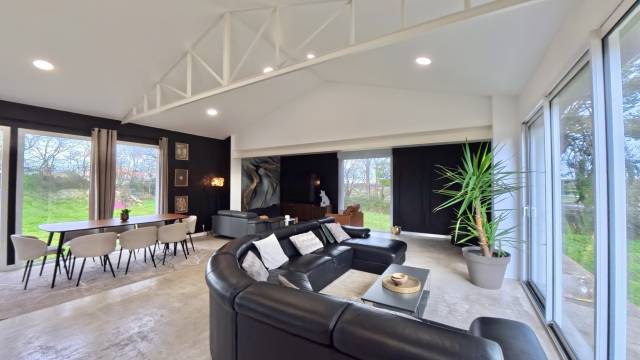 Propriété d'exception rénovée avec 1,8 ha de terrain 