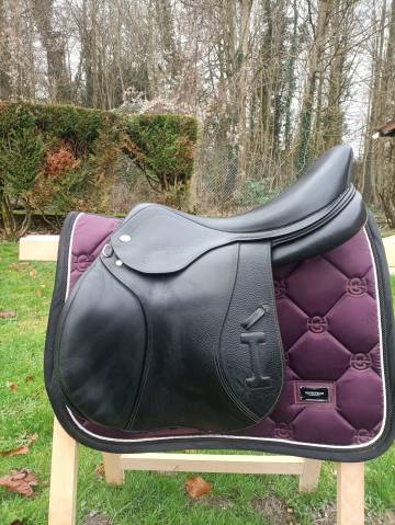 Selle IKONIC mod&egrave;le Elite 18 pouces