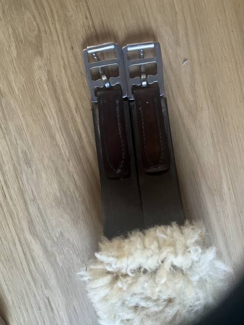 Sangle bavette cuir 135 cm 