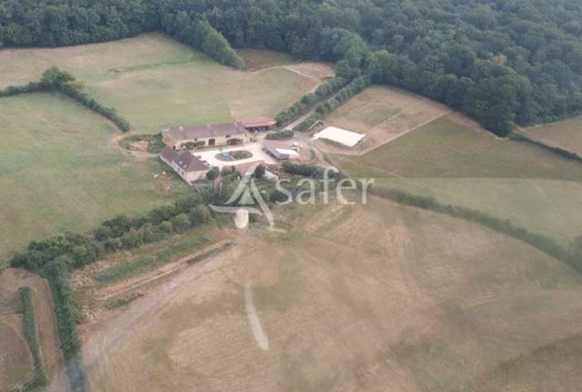 Propriété de charme : ancienne ferme de château
