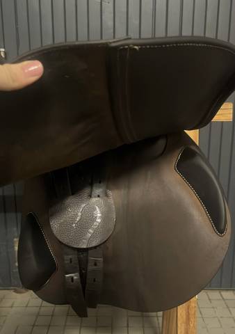 &Agrave; vendre &ndash; Selle d&rsquo;obstacle Antar&egrave;s Confort 2 17,5&rdquo;