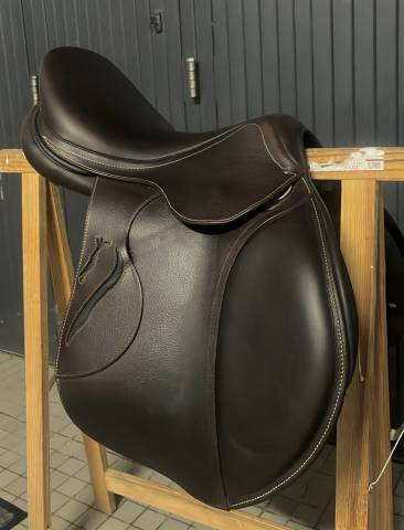 &Agrave; vendre &ndash; Selle d&rsquo;obstacle Antar&egrave;s Confort 2 17,5&rdquo;