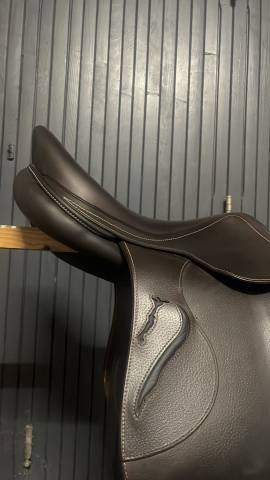 &Agrave; vendre &ndash; Selle d&rsquo;obstacle Antar&egrave;s Confort 2 17,5&rdquo;