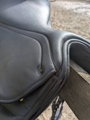 Selle dressage Eric Thomas - Mod&egrave;le Madrid (17)