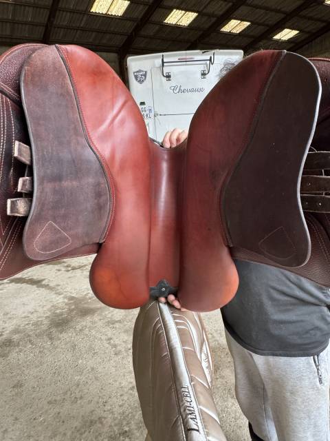 Selle CWD 17p magnifique &eacute;tat 