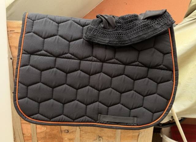 Ensemble tapis + bonnet + produits akhal