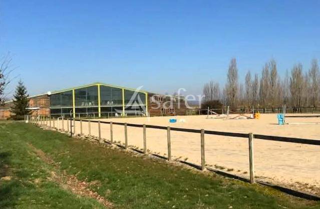 Propriété équestre avec habitation sur 12 hectares - proche t