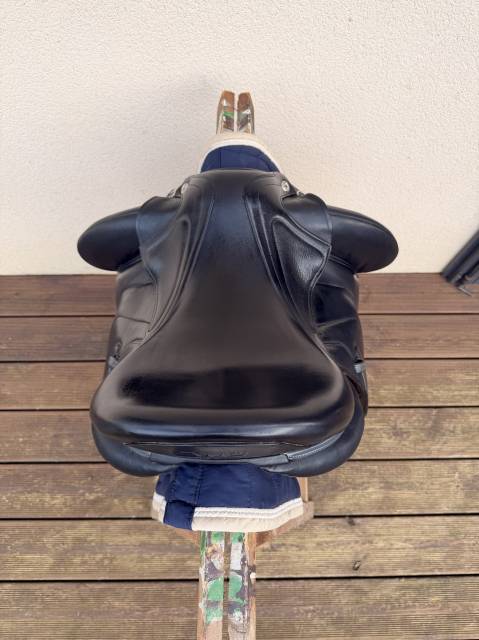 ? &Agrave; VENDRE &ndash; Selle de dressage CWD SE37 ?
