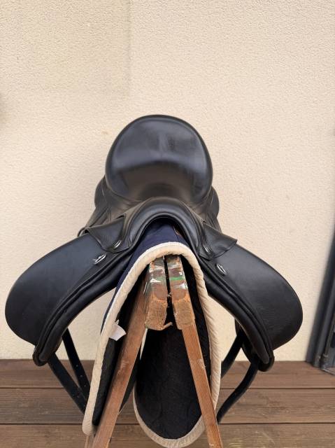 ? &Agrave; VENDRE &ndash; Selle de dressage CWD SE37 ?