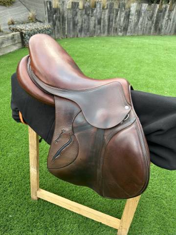 Selle d'obstacle antares 17.5