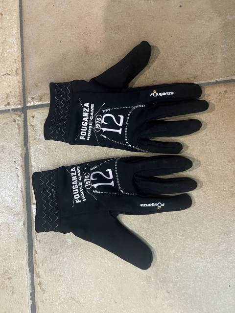 Gant fouganza oxylane noir  Taille 14 ans mais convient