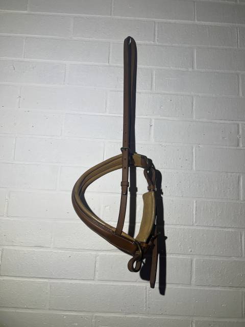 Muserole NEUF cuir taille cheval  Marron beige clair