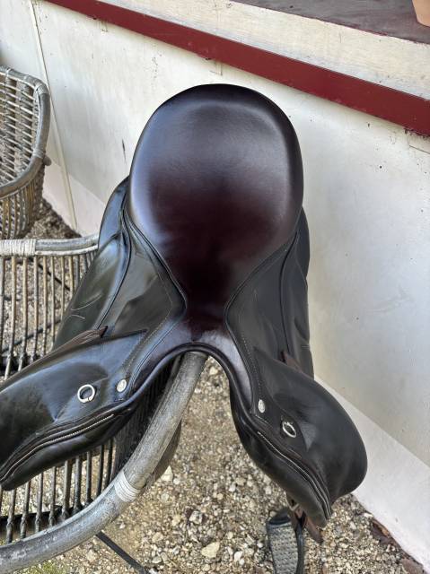 Selle dressage makila lab 17.5