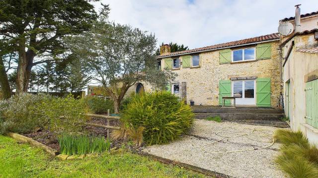 Propriété équestre charron (17) sur 1,3 ha