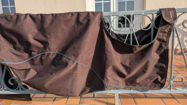 Couverture + couvre cou + couvre reins imperm&eacute;ables