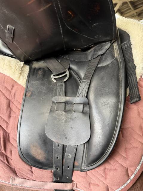 Selle &Eacute;ric Thomas dressage taille 17 