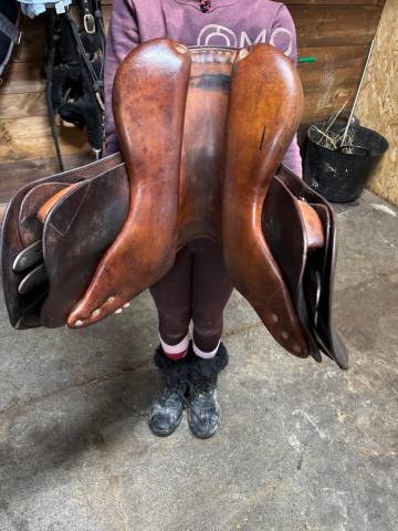 Selle delgrange 16 pouce tr&egrave;s rare 