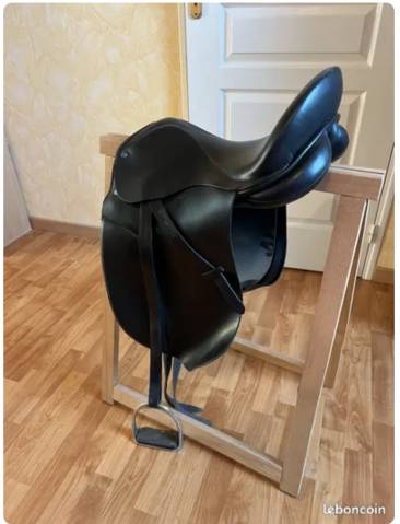 &Agrave; vendre selle de dressage 