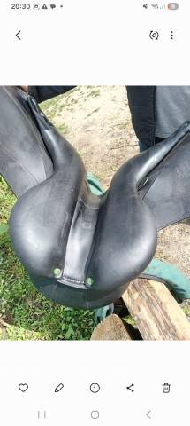 Selle de dressage  devoucoux 