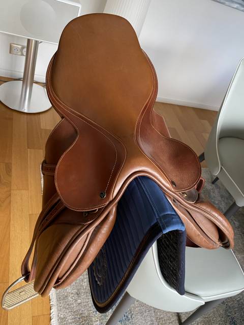 Vends selle d&rsquo;obstacle Zaldi mod&egrave;le new star Taille 17 