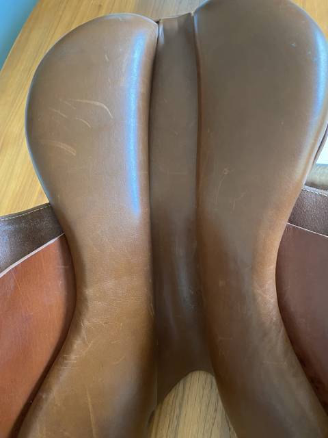 Vends selle d&rsquo;obstacle Zaldi mod&egrave;le new star Taille 17 