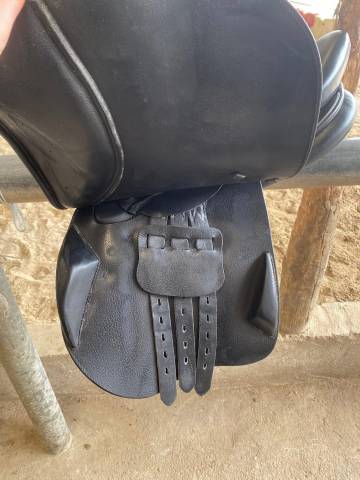 Selle en cuir noire 17,5p