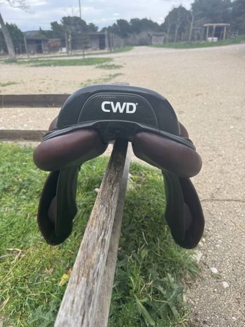 &Agrave; vendre : Selle CWD 2GS 18&rdquo; &ndash; CSO