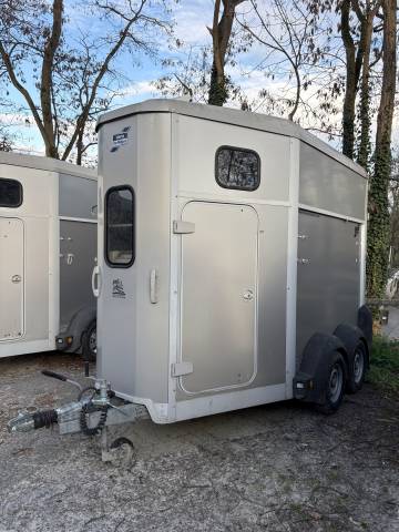 Van ifor williams 2 places