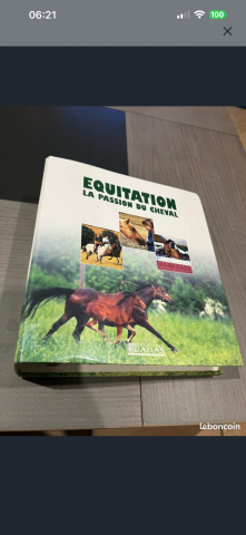 Je vends un classeur thématique consacré à l'équitation