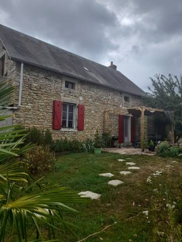 Maison avec terrain 1,6 ha et installations équestres 