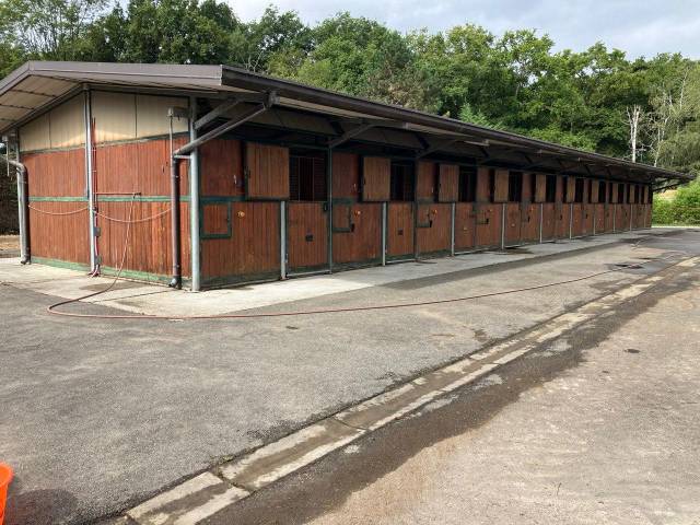 Ecurie à vendre centre d’entraînement de sers (pau)