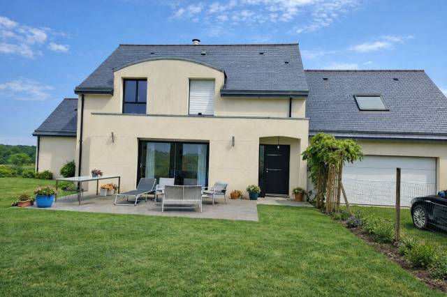 Propriété équestre avec écurie, manège et 13ha