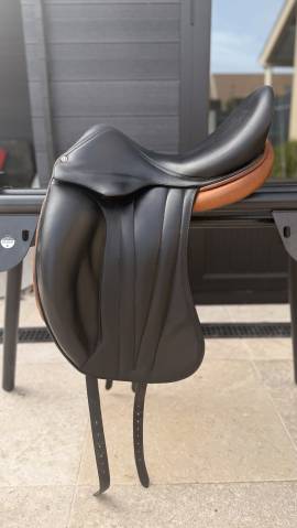 Selle de dressage butet