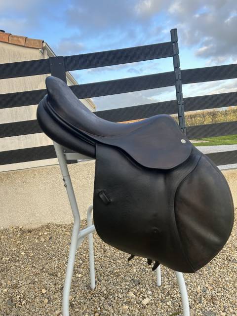 Selle cwd  17 pouce  en tres bon état