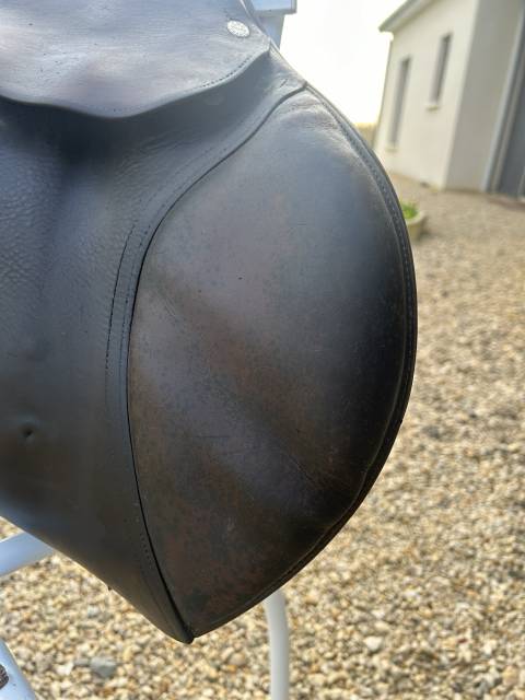 Selle cwd  17 pouce  En tres bon &eacute;tat