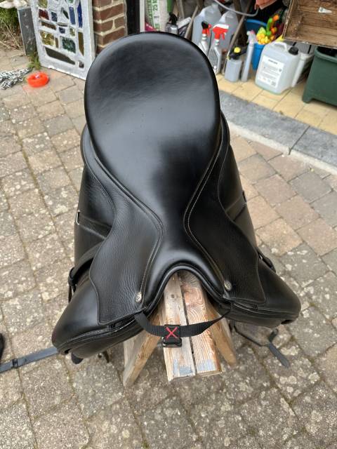 Selle de dressage Bates isabelwerth 17,5 