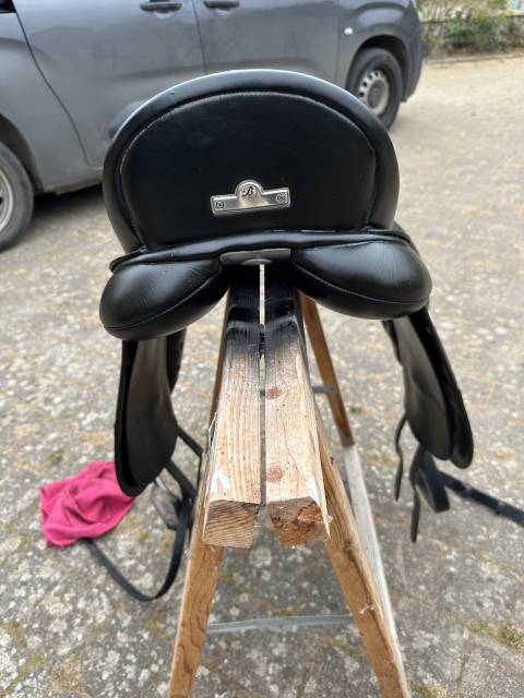 Selle de dressage Bates isabelwerth 17,5 
